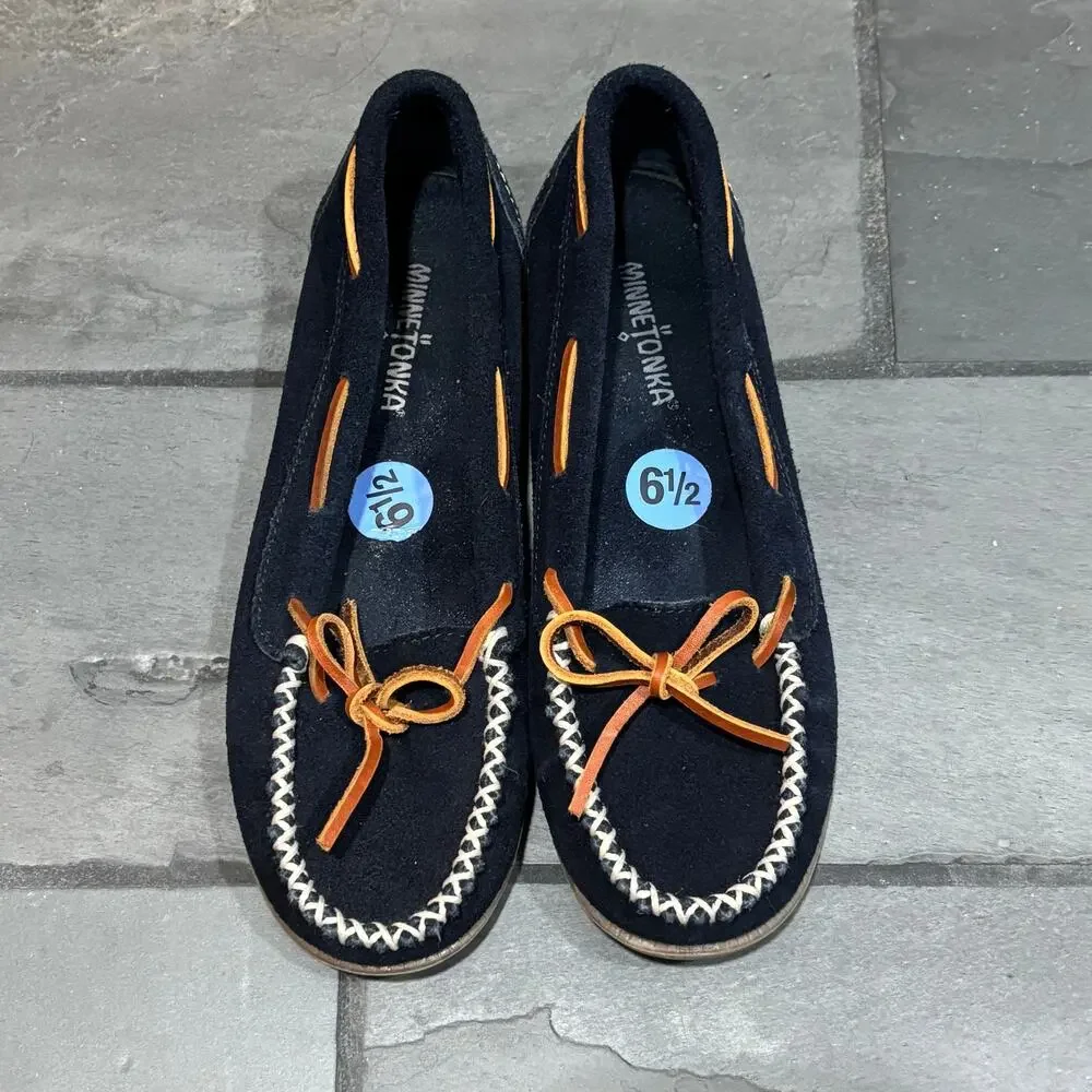 Minnetonka Navy Suede Moccasin Loafer - size 6.5